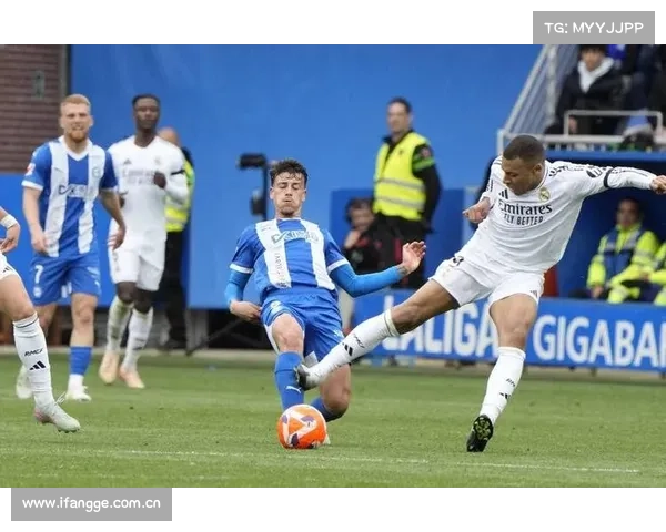 Debuff拉满😭7轮落后3球+直红停赛 姆巴佩&莱万金靴之争已结束？